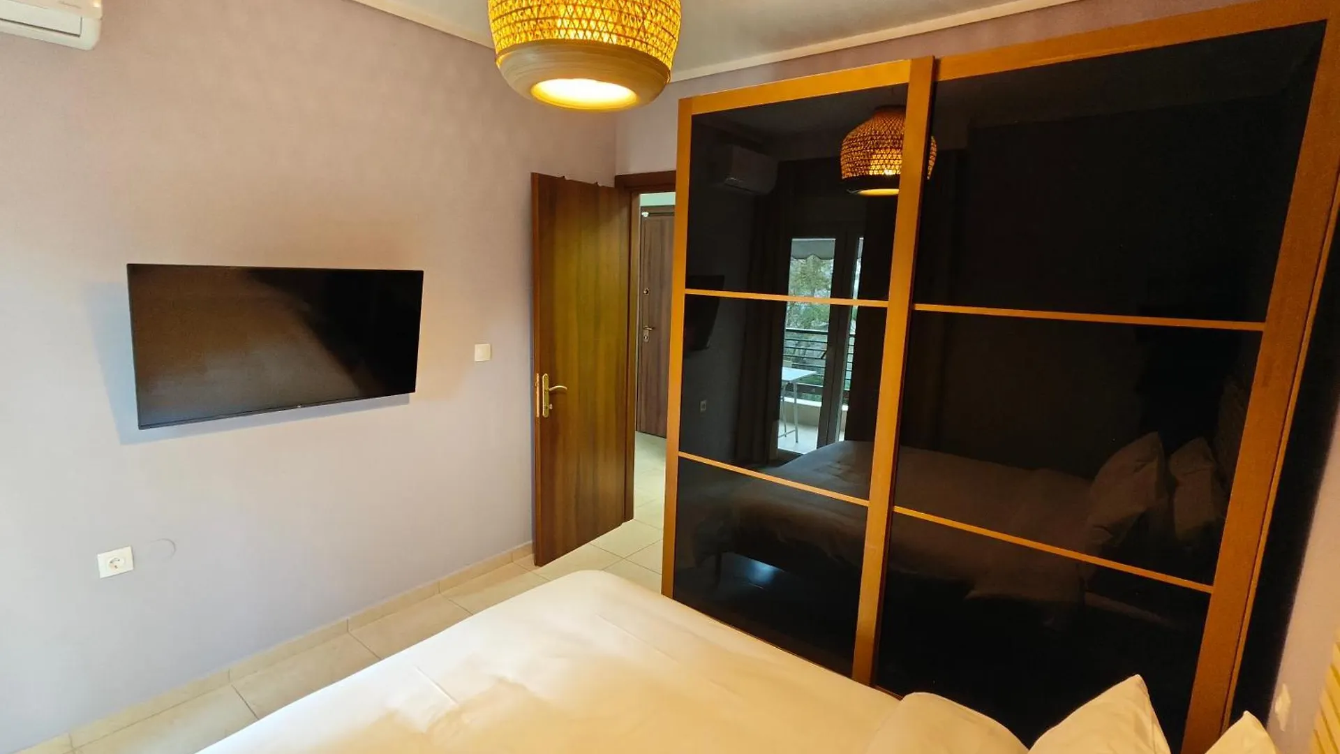 Modern Apt 2 With Parking Paid, 100M From Metro Thessaloniki 0*,  Griekenland