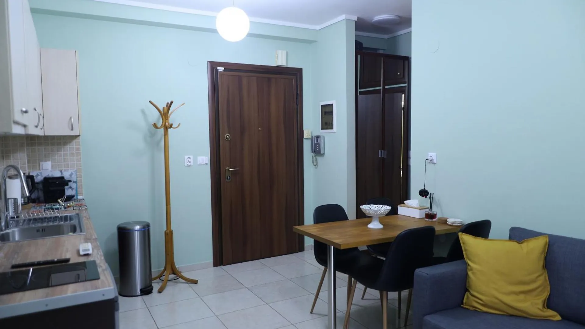 Modern Apt 2 With Parking Paid, 100M From Metro Thessaloniki Appartement