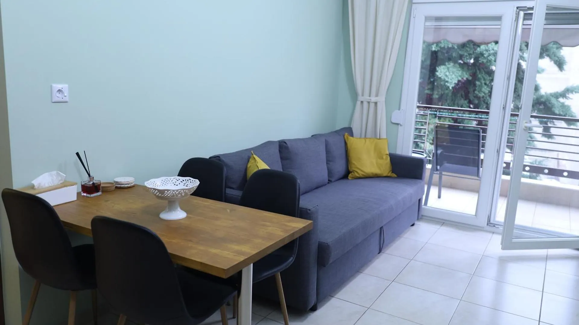 Modern Apt 2 With Parking Paid, 100M From Metro Thessaloniki Griekenland