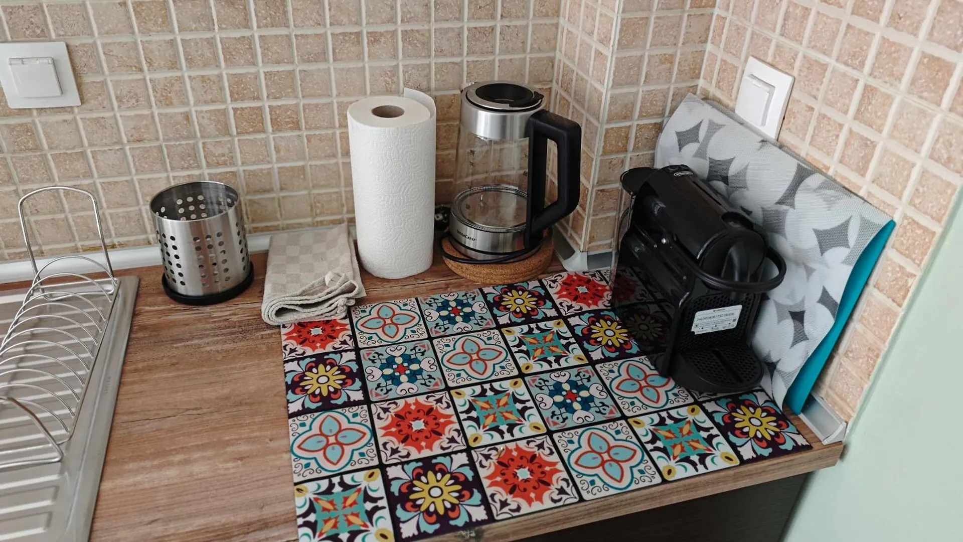 Appartement Modern Apt 2 With Parking Paid, 100M From Metro Thessaloniki Griekenland