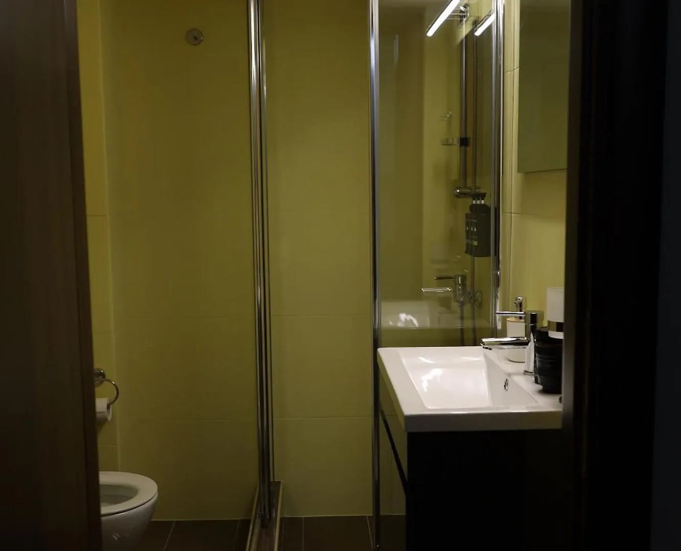 Modern Apt 2 With Parking Paid, 100M From Metro Thessaloniki Appartement