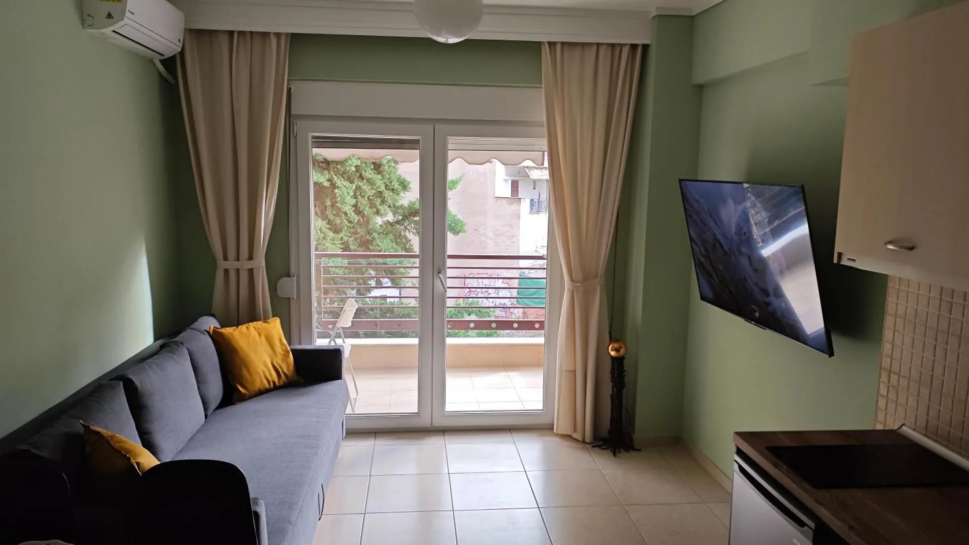 Modern Apt 2 With Parking Paid, 100M From Metro Thessaloniki